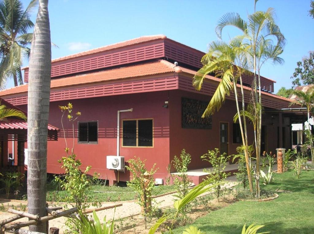 Tamarind Grand Resort Mae Sariang Exterior photo