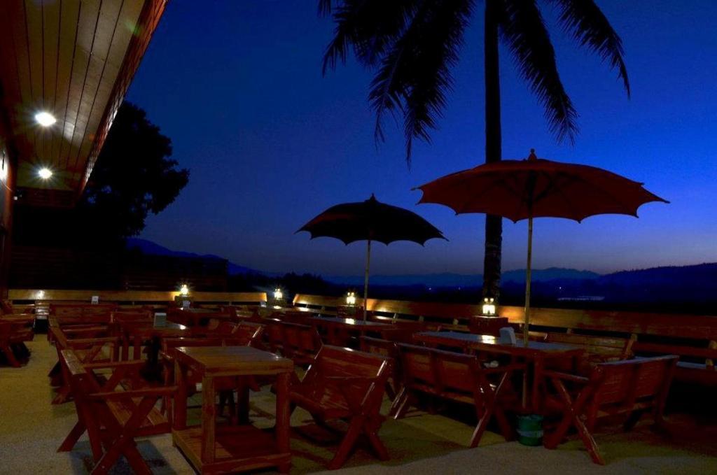 Tamarind Grand Resort Mae Sariang Exterior photo
