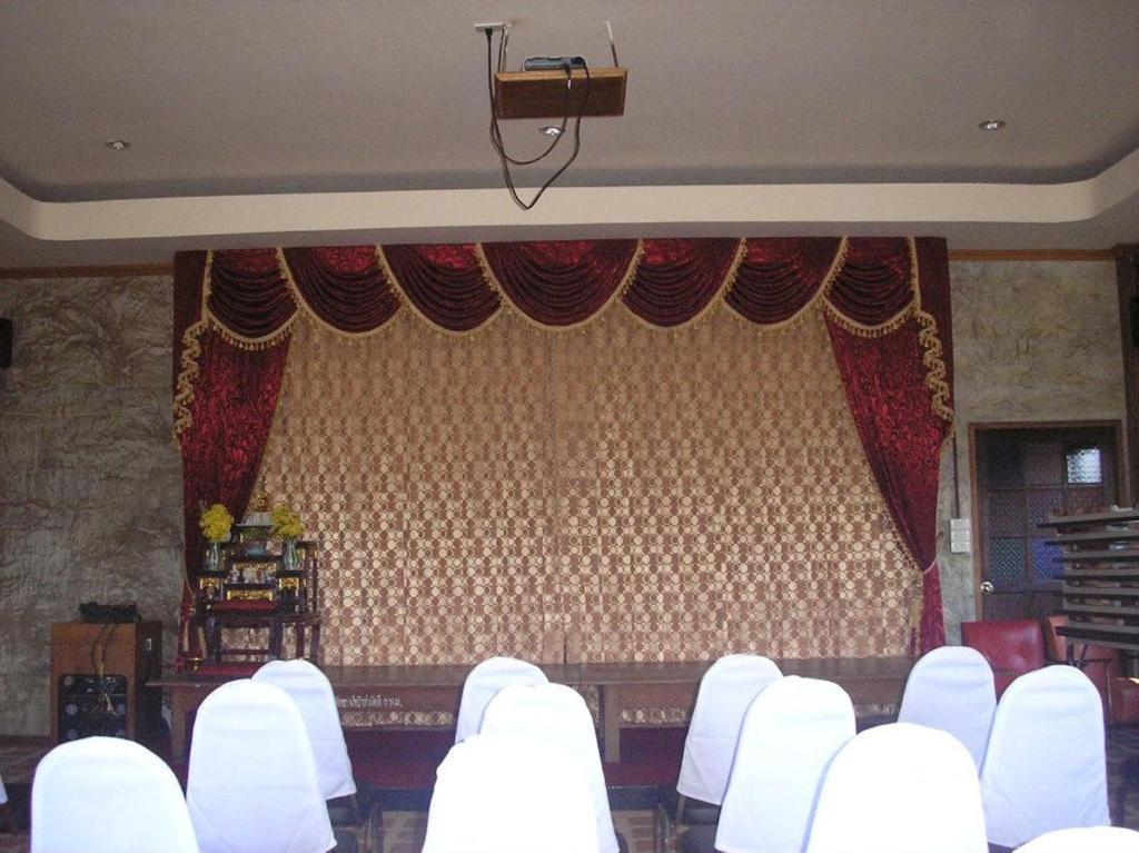 Tamarind Grand Resort Mae Sariang Exterior photo